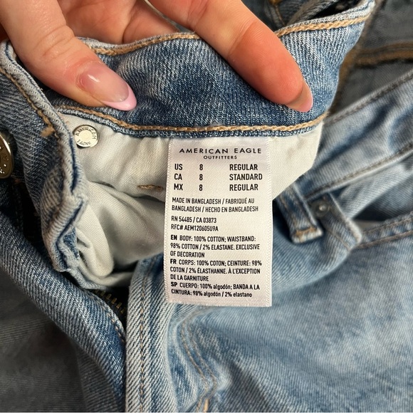 American Eagle high-rise distressed mom Jean size 8 - Picture 11 of 11